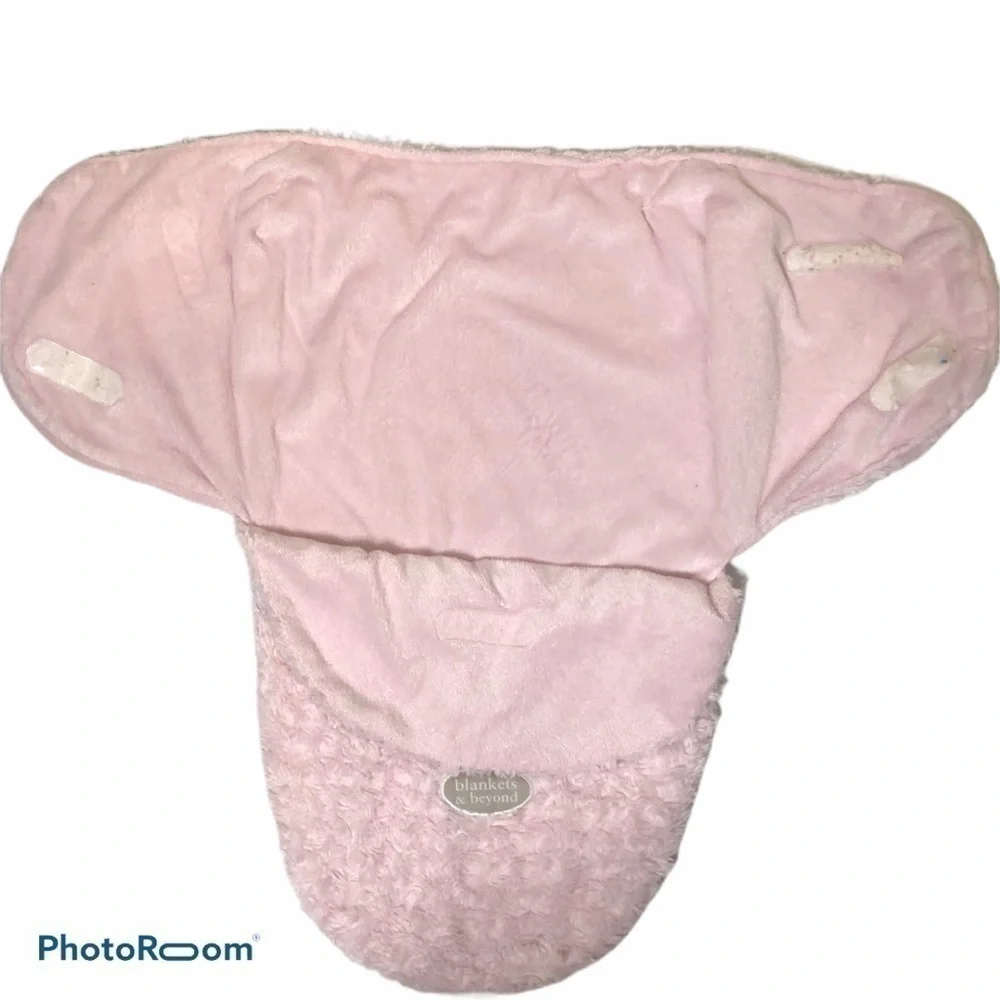 Blankets & Beyond Swaddle Bag Fuzzy Pink